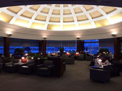 airport lounges in clt